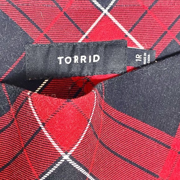 TORRID Premium Ponte Stretch Pull-On Pixie Pant, Red Plaid, Size 1X Regular - Picture 7 of 7